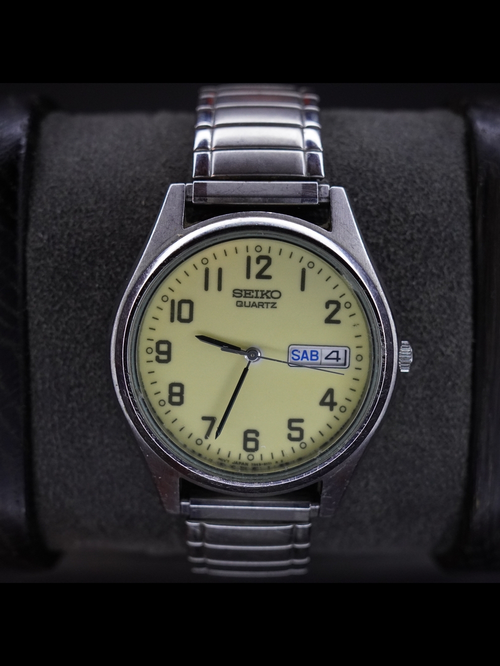 Seiko Quartz 1996 Day Date Mens Watch 7N43-9048 Cream Dial Stainless Steel Japan